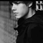 Justin Bieber dans le clip de U Smile / All Right Reserved