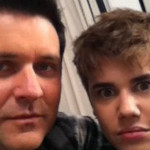 Jay DeMarcus avec Justin Bieber ©Twitter / JayDeMarcus