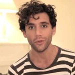 Mika présente le clip "Elle me dit"