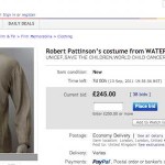 Robert Pattinson : costume aux enchères!