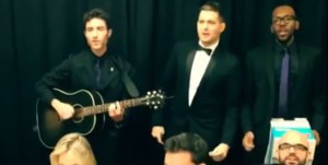 Michael Buble chante un tube des One Direction