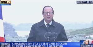 François Hollande sous l'eau à l'Ile de Sein
