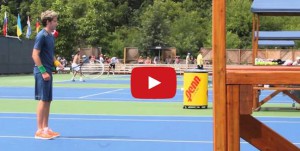 Niall Horan des One Direction fait du tennis