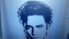 Twilight : Robert Pattinson en rideau de douche!