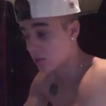 Justin Bieber torse nu en vidéo