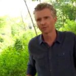 Denis Brogniart mange un scorpion dans Koh Lanta 2016